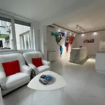 Eva Worldmap Oasis 2br, 2ba, Free Parking, Balcony 아파트