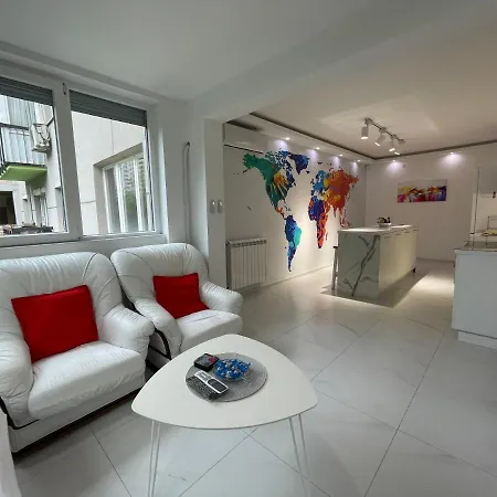Eva Worldmap Oasis 2br, 2ba, Free Parking, Balcony Daire