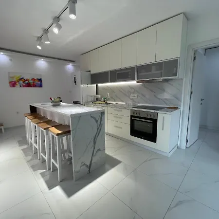 Daire Eva Worldmap Oasis 2br, 2ba, Free Parking, Balcony *